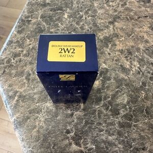 Estee Lauder Tan Foundation Double Wear 2W2 Rattan
Sealed NIB